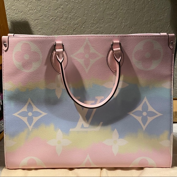 Louis Vuitton OnTheGo Pastel 2020 Escale Authentic - Picture 2 of 12